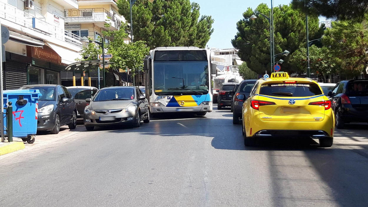 Φρακαρισμένη η Ελ. Βενιζέλου, προκαλεί καθυστερήσεις στους οδηγούς και ιδιαίτερα στα δρομολόγια των λεωφορείων
