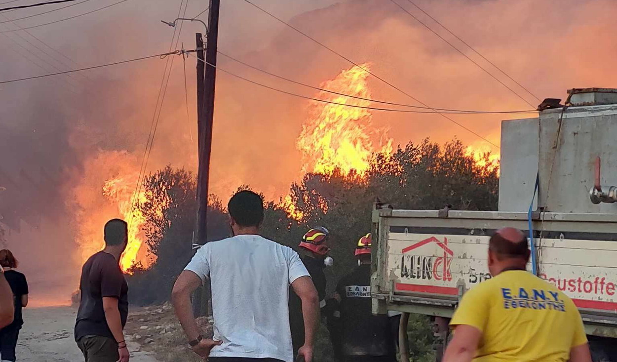 Γρηγόρης Γουρδομιχάλης: “Επιστρέψαμε από την κόλαση της φωτιάς, στη περιοχή Καλύβια – Λαγονήσι”