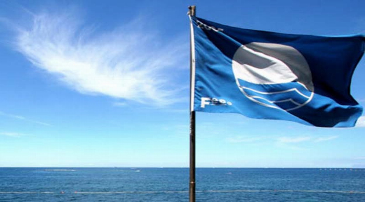 Οι 13 ακτές που έχασαν τη «Γαλάζια σημαία» για λόγους πλημμελούς οργάνωσης