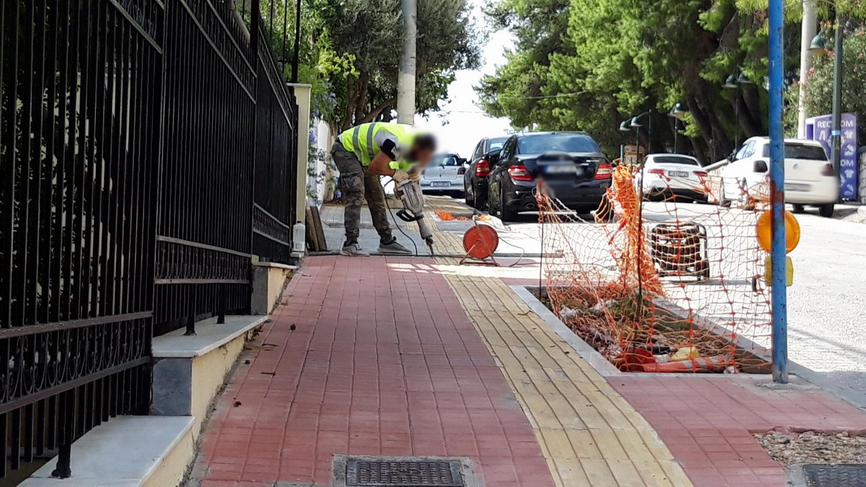 Σκάβονται τα πεζοδρόμια στην Π. Π. Γερμανού, τα οποία μόλις ολοκληρώθηκαν…