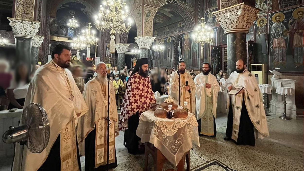 Ξεκίνησαν εχθές στον Ι. Ν. Παναγίας Ελεούσας οι εορταστικές εκδηλώσεις με ευκαιρία τον σημερινό εορτασμό του