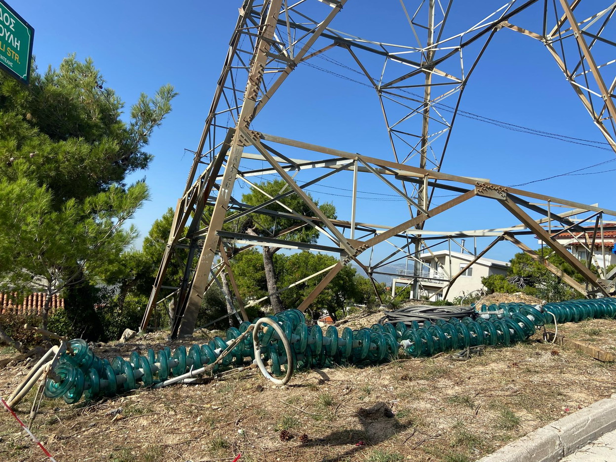 Ο Δήμος Πεντέλης απομάκρυνε τους πυλώνες ρεύματος υψηλής τάσης