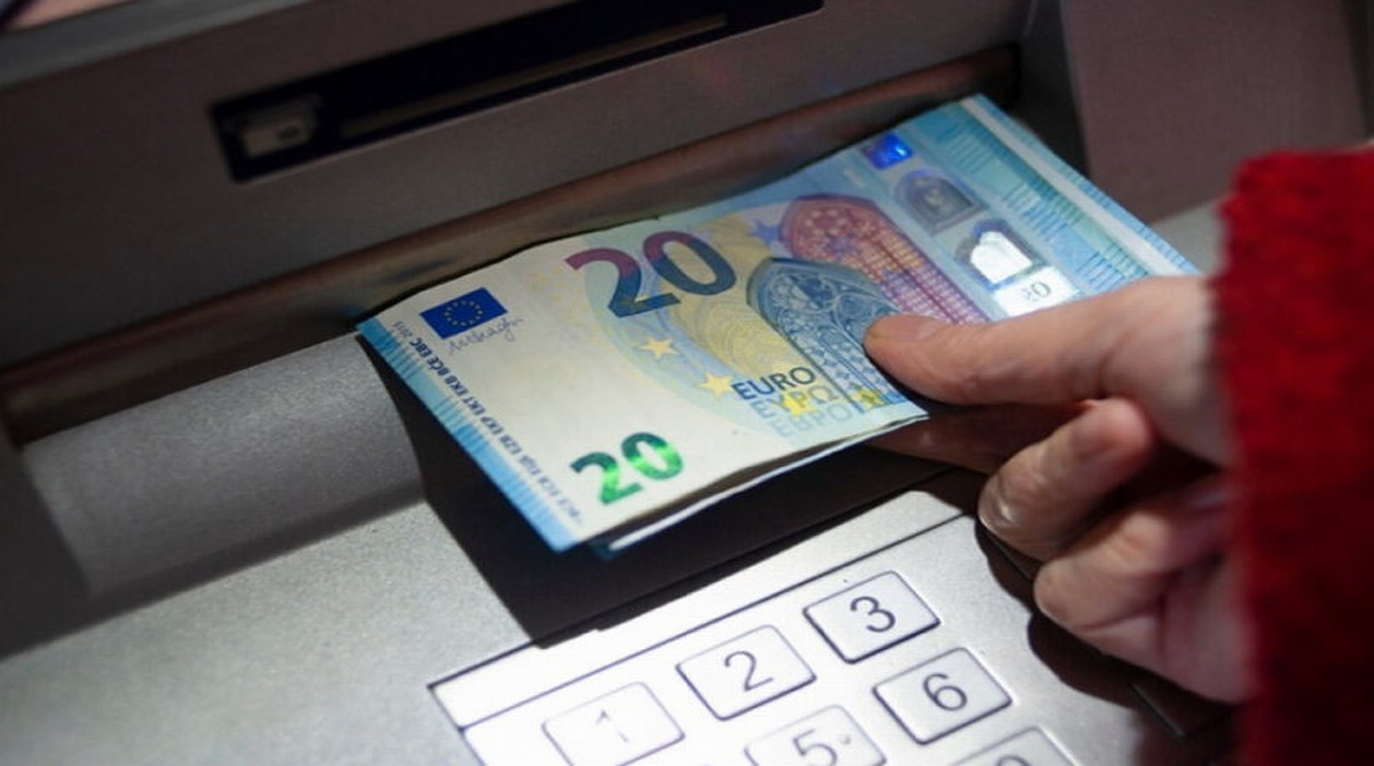 Τράπεζες: Έρχεται χαράτσι 6 ευρώ στους λογαριασμούς – Από πότε θα ισχύσει