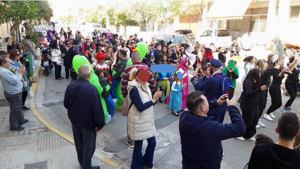 Ολόκληρη η πόλη, ένα ατέλειωτο αποκριάτικο πάρτι – Μουσική, τραγούδια, χορός