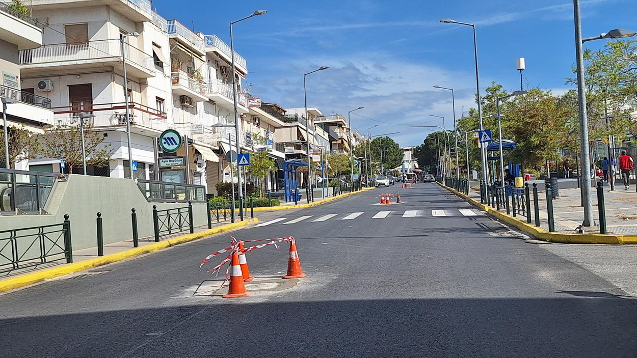 Συνεχίστηκε η ευθυγράμμιση και σταθεροποίηση των φρεατίων του δικτύου αποχέτευσης στην Ελ. Βενιζέλου