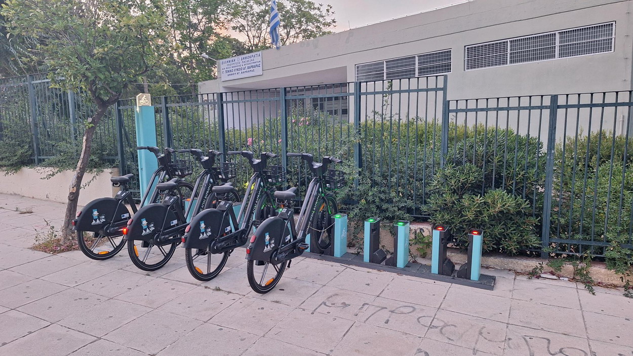 Έκαναν την εμφάνισή τους στην πόλη μας τα πρώτα ηλεκτρικά ποδήλατα του δήμου, αλλά ο Κανονισμός δεν έχει δημοσιοποιηθεί