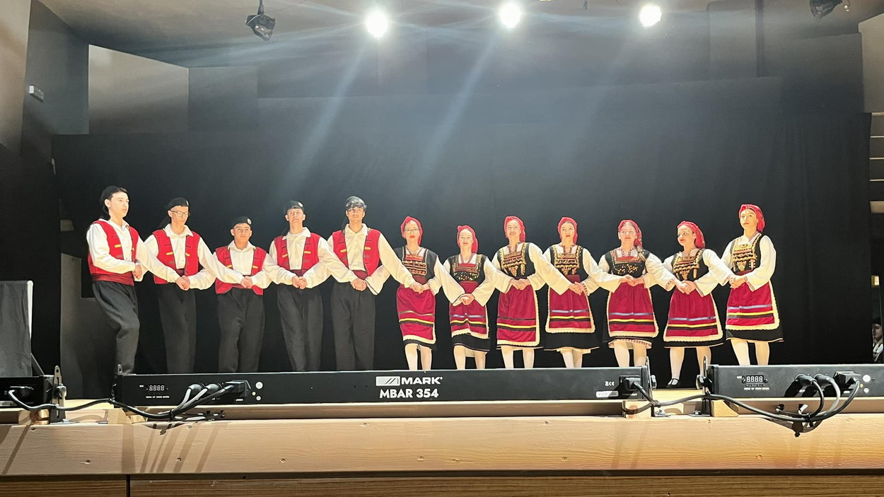 Μαθητές των 2ου και 3ου Γυμνασίου Αγίας Βαρβάρας συμμετείχαν στο Φεστιβάλ παραδοσιακών χορών της ΔΔΕ Γ Αθήνας