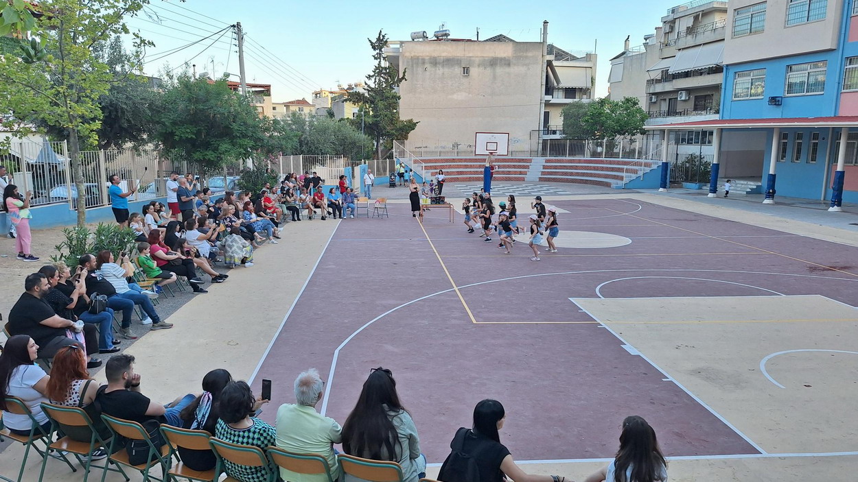 Ένα χαρούμενο και ξέγνοιαστο απόγευμα Σαββάτου για μικρούς και μεγάλους, στο προαύλιο του 7ου Δημοτικού Σχολείου