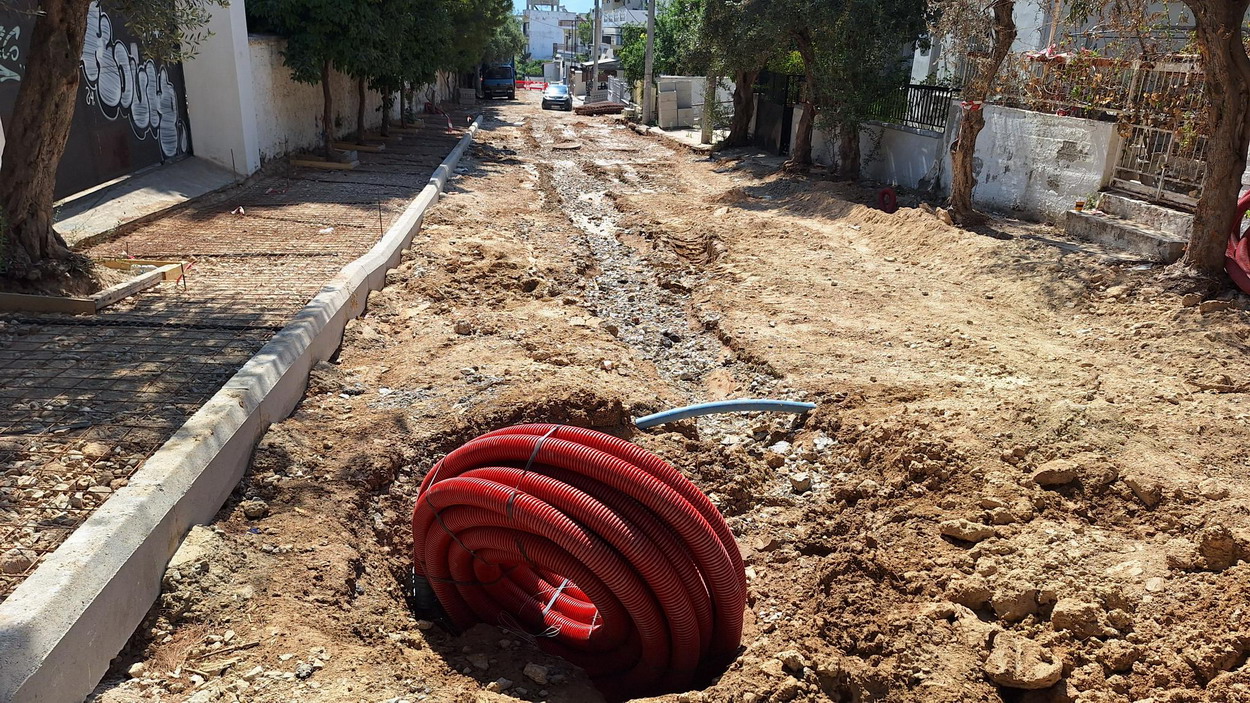 Σοβαρή ζημιά σε αγωγό ύδρευσης στην οδό Παπαφλέσσα – Τα νερά έφτασαν στην Ελ. Βενιζέλου…