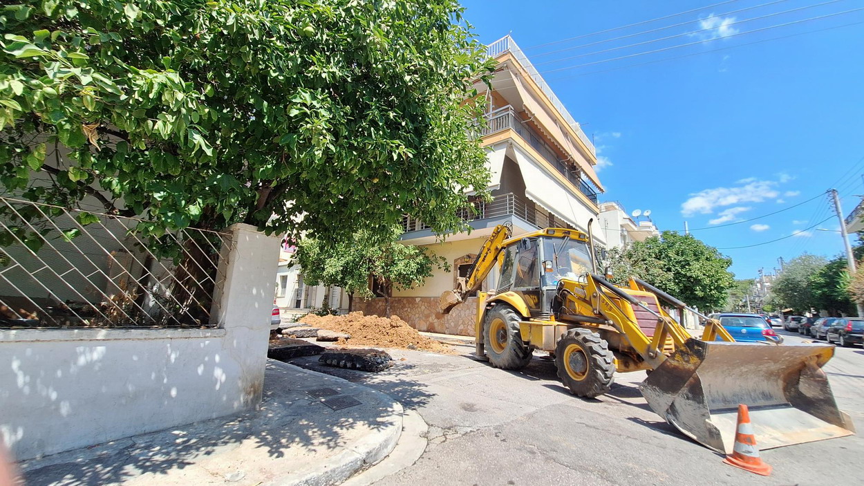 Σπάσιμο αγωγού ύδρευσης στην οδό Αθηνάς