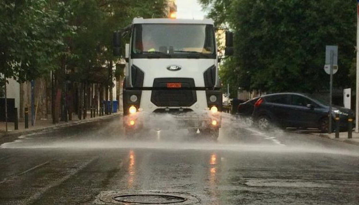 Ο δήμος να χρησιμοποιεί την υδροφόρα του τους καλοκαιρινούς μήνες, για το πλύσιμο δρόμων και πεζοδρομίων