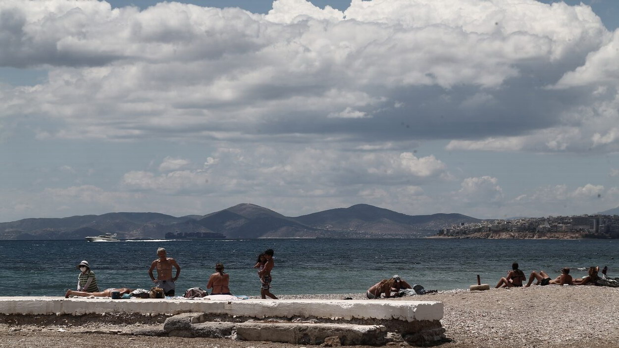 Αλλάζει το σκηνικό του καιρού με βροχές και καταιγίδες