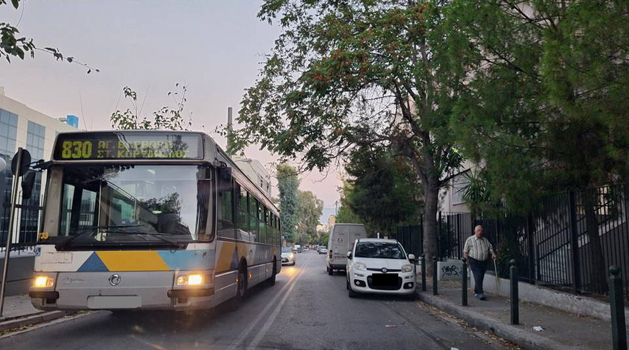 Συνεχόμενο το πρόβλημα στην οδό 28ης Οκτωβρίου, με τα παρκαρισμένα οχήματα