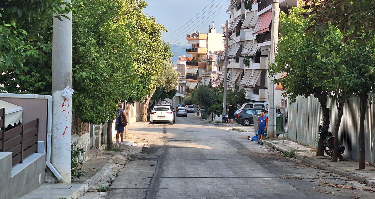 Κρυμμένες πινακίδες ΚΟΚ, που βρίσκονται πλησίον του 7ου Δημοτικού Σχολείου