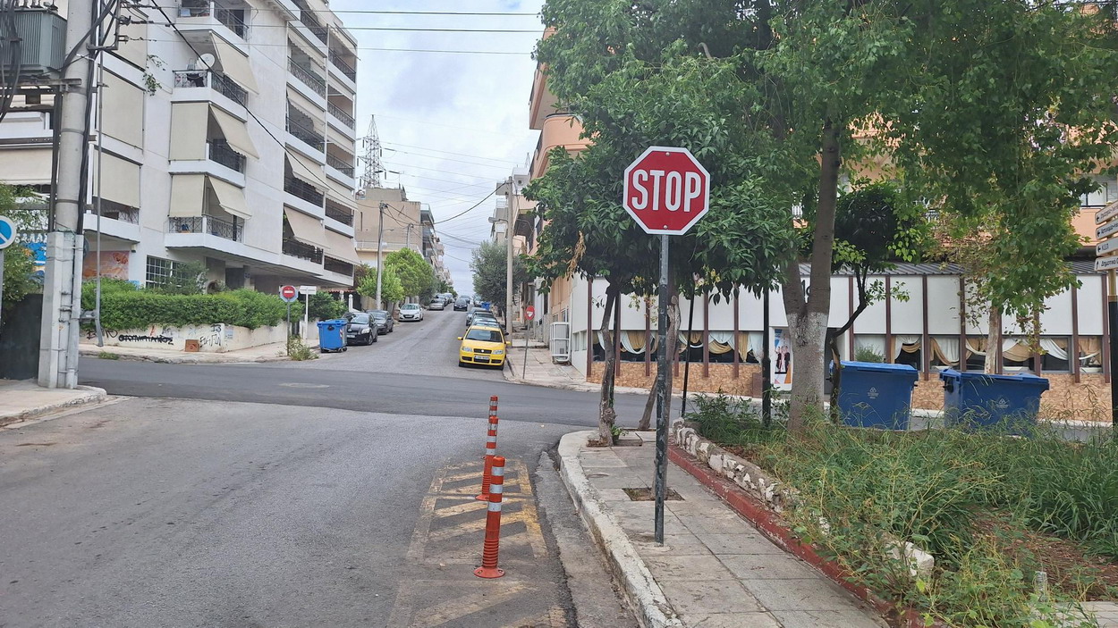 Επανατοποθετήθηκε η πινακίδα STOP στη σωστή της θέση στην Παλ. Πολεμστών