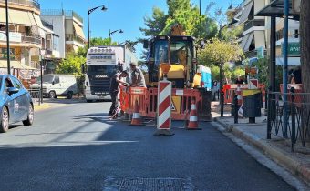 Εμφανίστηκε η ΕΥΔΑΠ στην Μεγάλου Αλεξάνδρου για τη διαρροή που υπήρχε επί δύο εβδομάδες…