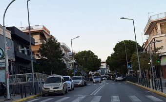 Επανήλθε η γνωστή εικόνα με τα παρκαρισμένα οχήματα στην Ελ. Βενιζέλου