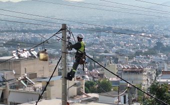 Πολύωρη και κοπιαστική εργασία πραγματοποίησε εχθές το πρωί πολυμελές συνεργείο του ΔΕΔΔΗΕ