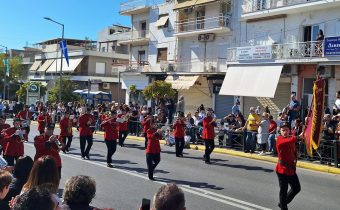 Με σύμμαχο τον καλό καιρό και εθνική περηφάνεια, εκατοντάδες συμπολίτες μας συμμετείχαν στις εορταστικές εκδηλώσεις του δήμου, για την 28η Οκτωβρίου 1940