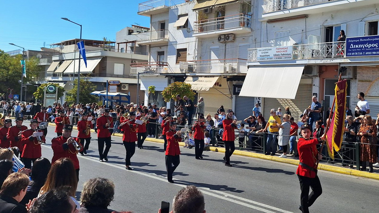 Με σύμμαχο τον καλό καιρό και εθνική περηφάνεια, εκατοντάδες συμπολίτες μας συμμετείχαν στις εορταστικές εκδηλώσεις του δήμου, για την 28η Οκτωβρίου 1940