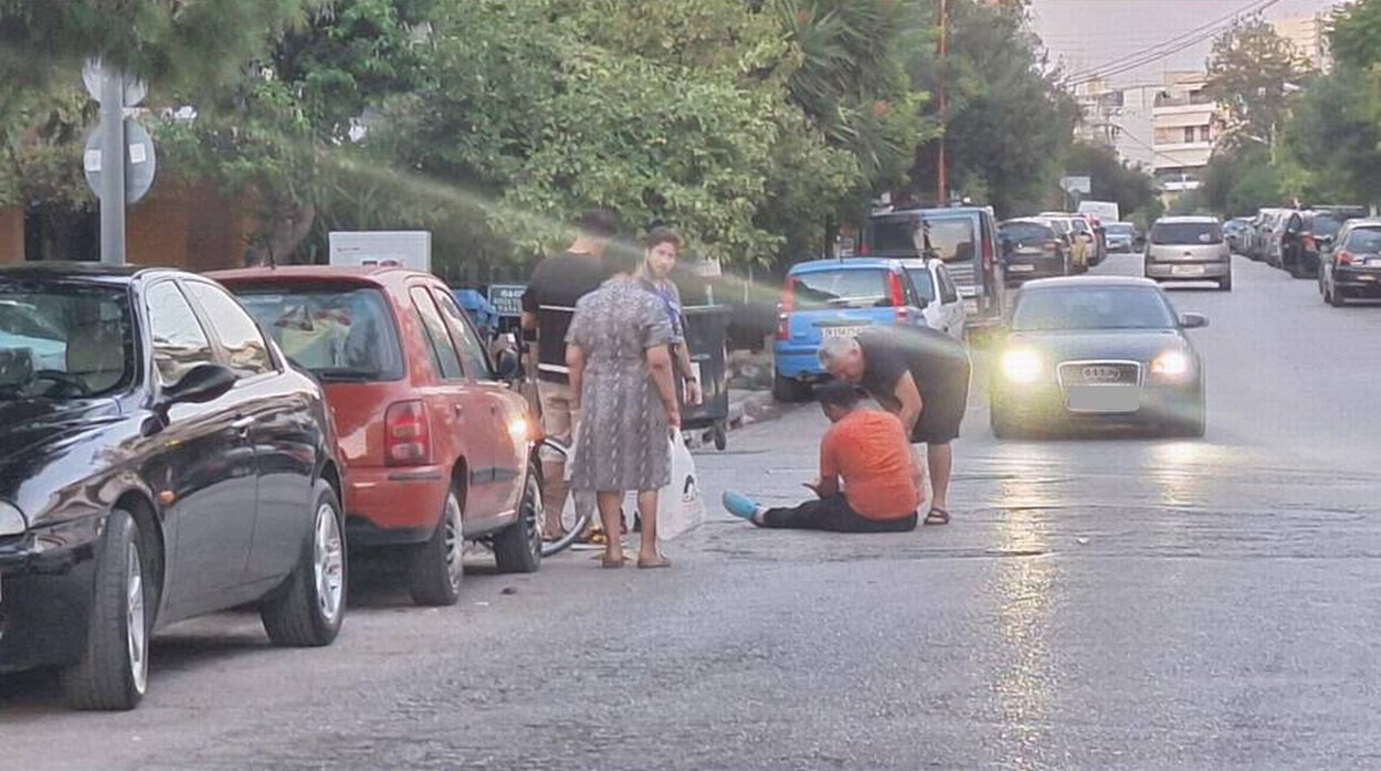 Παραλίγο σύγκρουση Ι.Χ. με ποδηλάτη στη διασταύρωση Μαρ. Αντύπα και Αποστόλου Παύλου