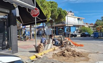 Καλύφθηκε το σκάμμα και πλακοστρώθηκε το πεζοδρόμιο στην Ελ. Βενιζέλου και Υψηλάντη