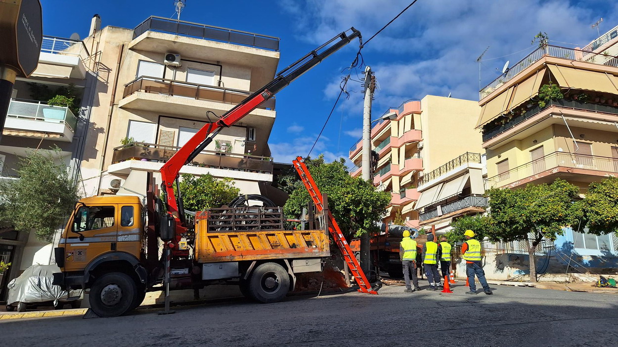 Στην αντικατάσταση της τσιμεντένιας κολώνας, προχώρησε ο ΔΕΔΔΗΕ