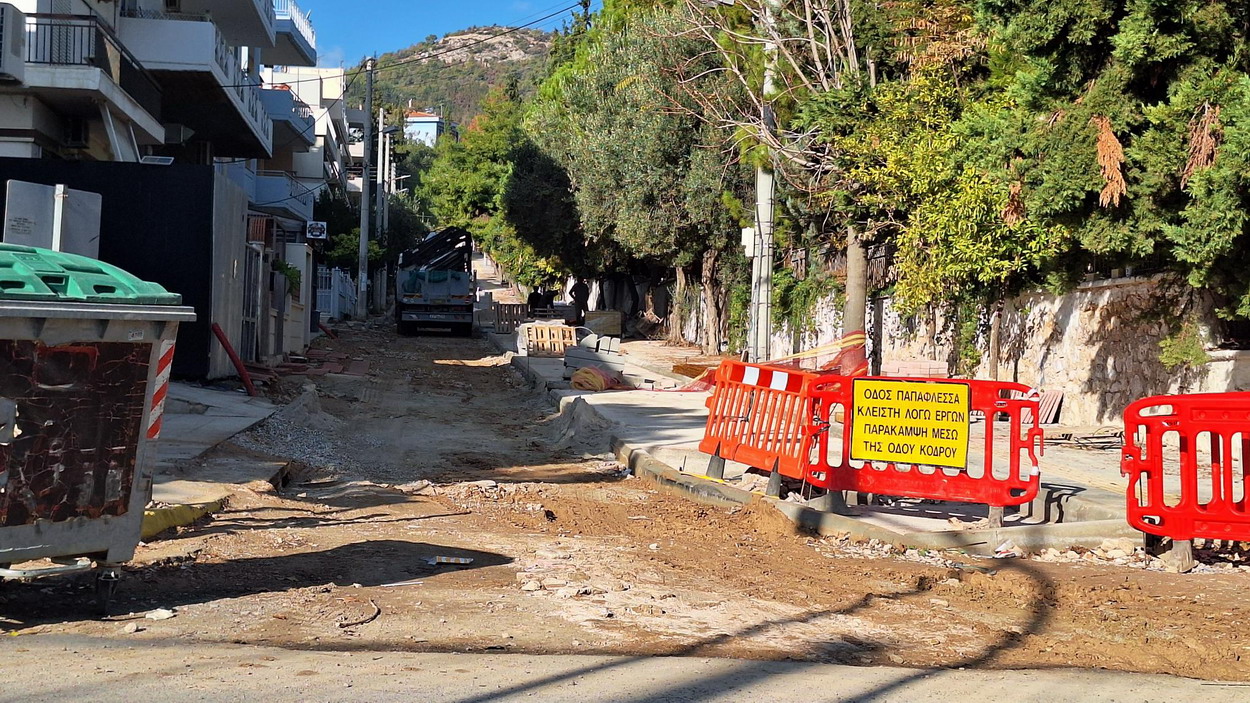 Επανάρχισαν τα έργα στην οδό Παπαφλέσσα, μετά από διακοπή εβδομάδων