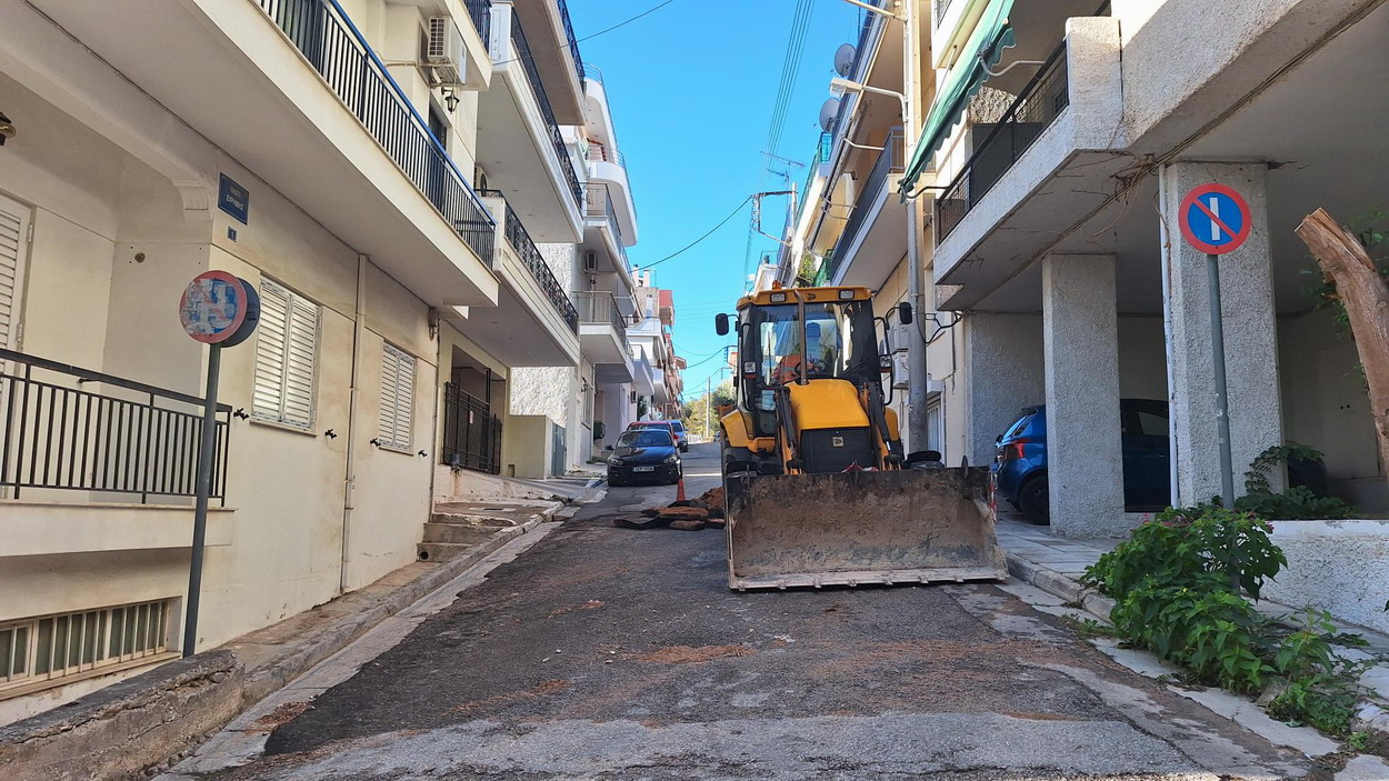 Σοβαρή ζημιά στον αγωγό παροχής νερού της ΕΥΔΑΠ στην οδό Ειρήνης