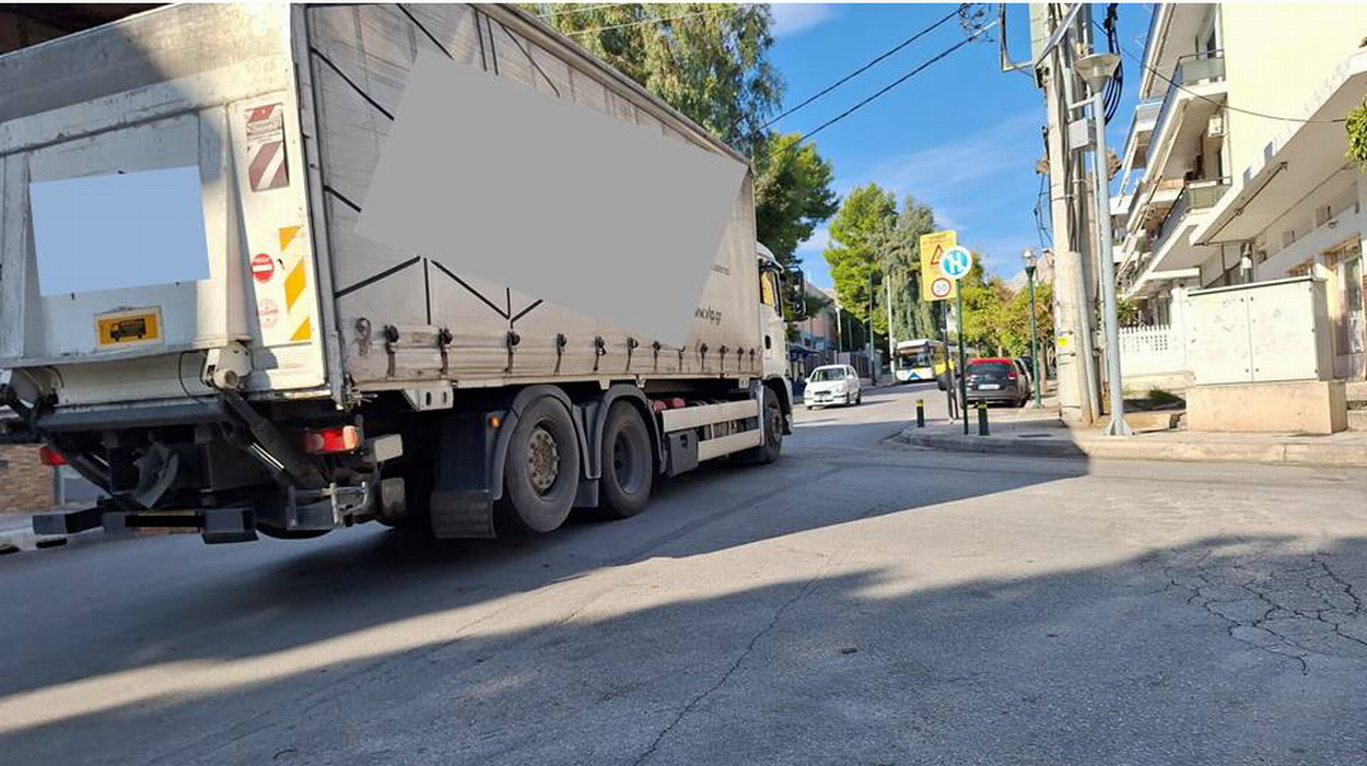 Συνεχίζεται καθημερινά η παραβίαση της απαγόρευσης διέλευσης μεγάλων φορτηγών από το δήμο μας