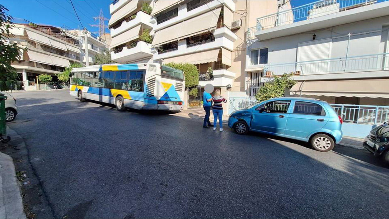 Σύγκρουση Ι.Χ. επιβατικού οχήματος, με λεωφορείο της γραμμής 830