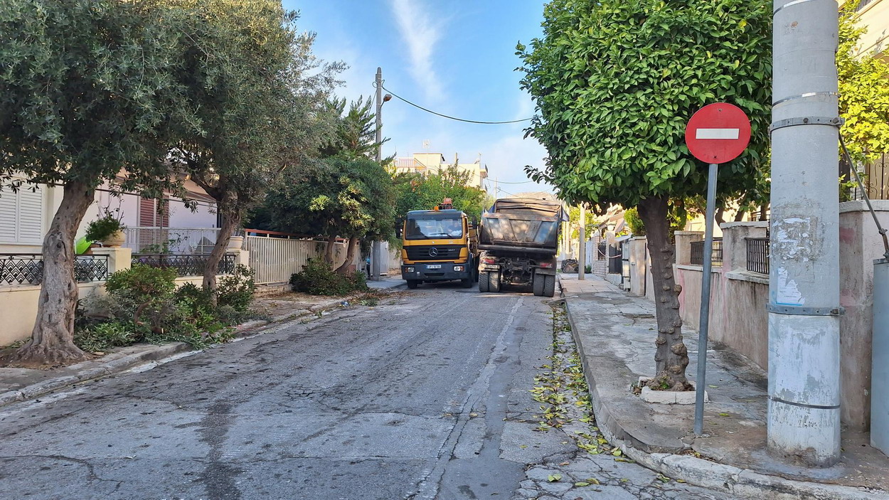 Ξεκίνησαν οι εργασίες για νέο ασφαλτοτάπητα στην οδό Αιόλου