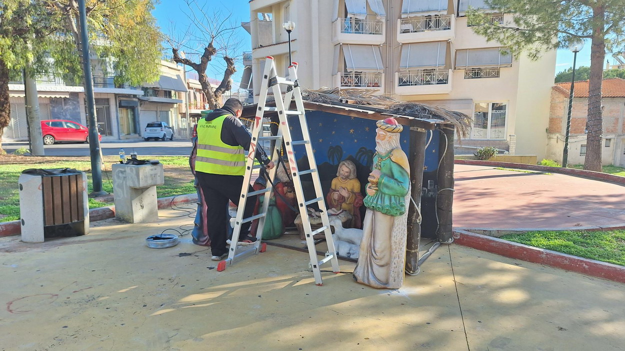 Ολοκληρώνεται ο στολισμός της πόλης μας για την εορταστική περίοδο