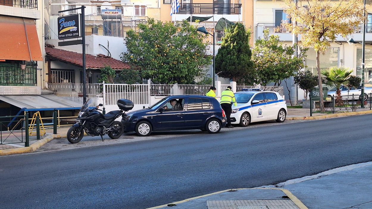 Μπλόκο της Τροχαίας στήθηκε στην οδό Μεγάλου Αλεξάνδρου