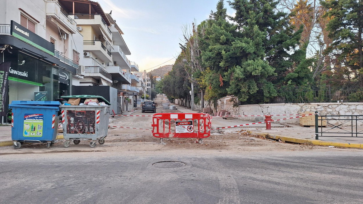 Χωρίς λάσπες τις γιορτές η οδός Παπαφλέσσα, όχι όμως και η οδός Κουντουριώτη…