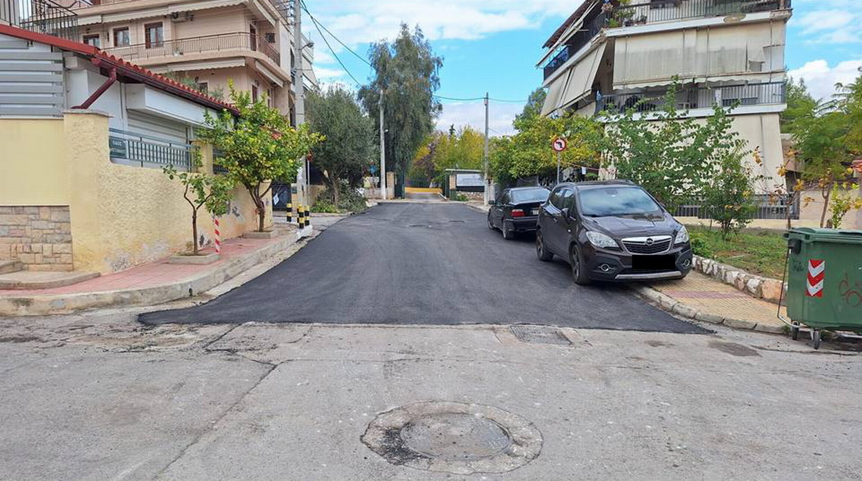 Ασφαλτοστρώθηκε το κομμάτι της οδού Αριστοφάνους, που κάποια στιγμή θα αλλάξει όνομα…