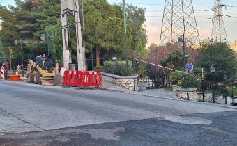 Οπτικές ίνες περνάει αυτές τις ημέρες συνεργείο στις οδούς Παπαδιαμάντη και Υψηλάντη