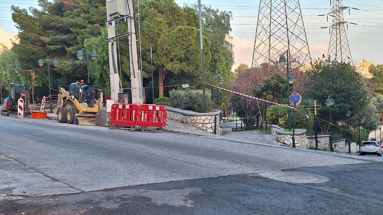 Οπτικές ίνες περνάει αυτές τις ημέρες συνεργείο στις οδούς Παπαδιαμάντη και Υψηλάντη