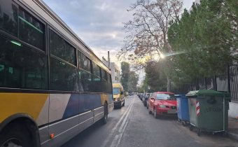 Συνεχίζεται το κυκλοφοριακό πρόβλημα που συμβαίνει καθημερινά στην οδό 28ης Οκτωβρίου