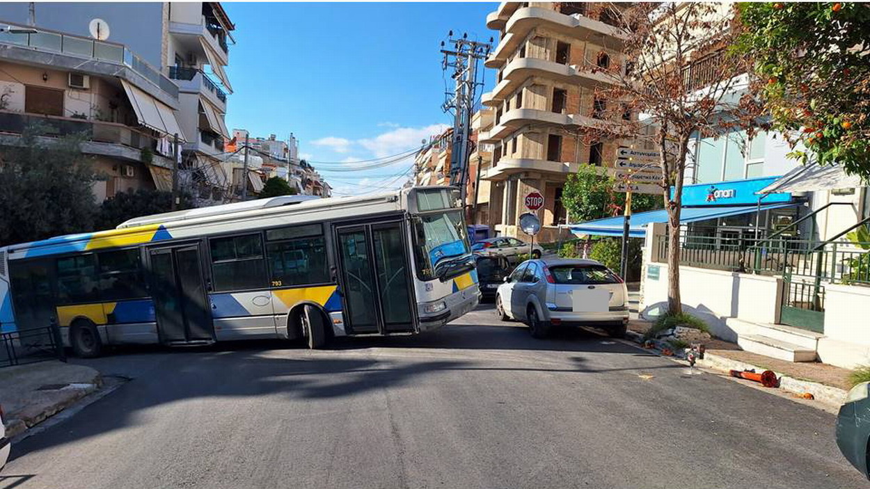 Κολωνάκια σε στροφές που δυσκολεύονται να στρίψουν τα λεωφορεία