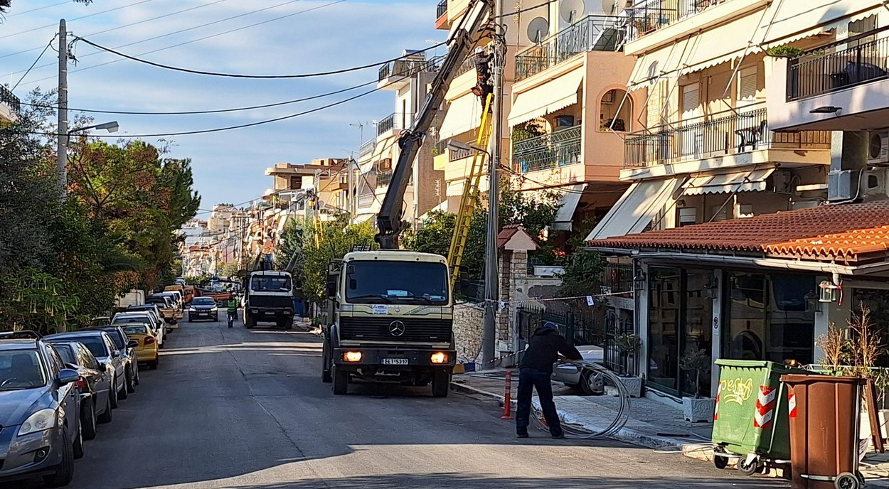 Αντικατάσταση καλωδίων σε κολώνες στην πάνω Αγία Βαρβάρα