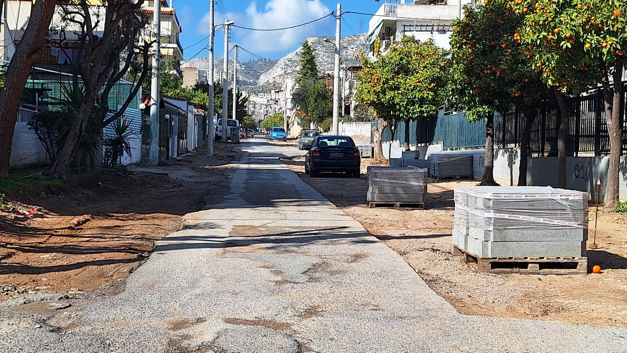 Κάτοικοι στην οδό Κυκλάδων ζητούν επίσπευση των εργασιών…