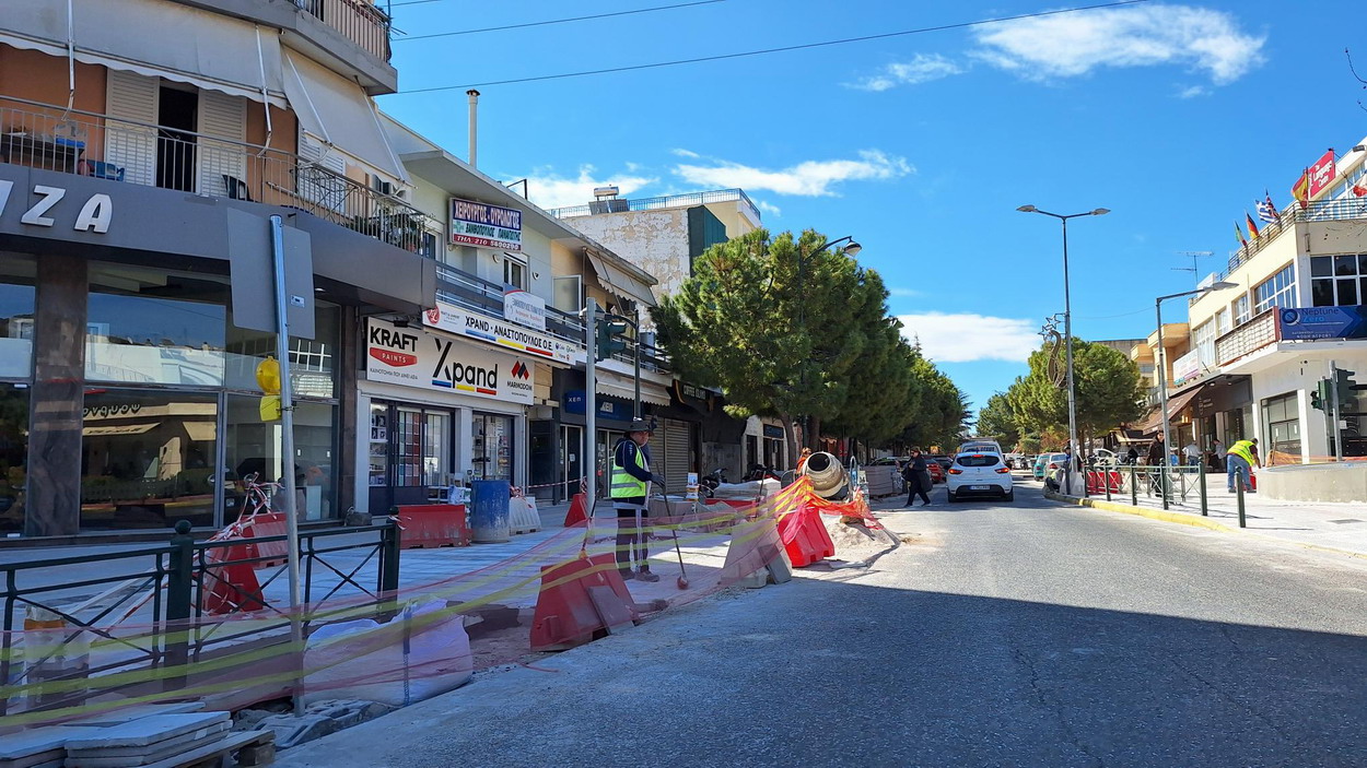 Με ρυθμούς που οι συμπολίτες μας θα ήθελαν εντονότερους, συνεχίστηκαν εχθές εργασίες στα ΕΞΙ από τα ΕΠΤΑ μεγάλα έργα στην πόλη μας