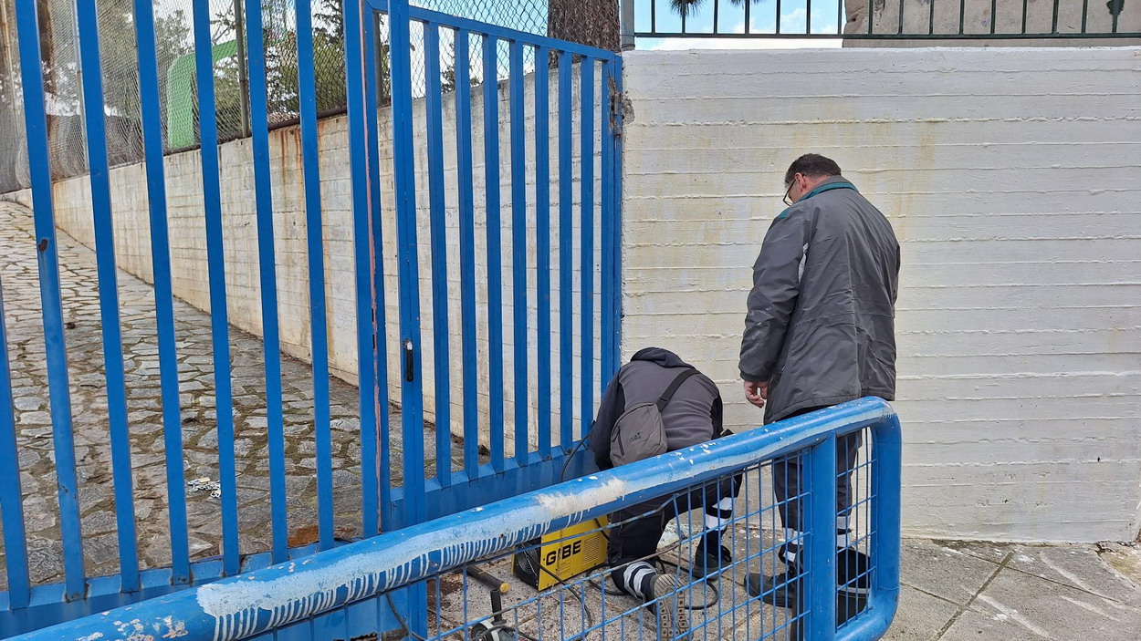 Επανήλθε η πόρτα του 6ου Νηπιαγωγείου στη θέση της, μετά το προχθεσινό ξήλωμά της, από αγνώστους…