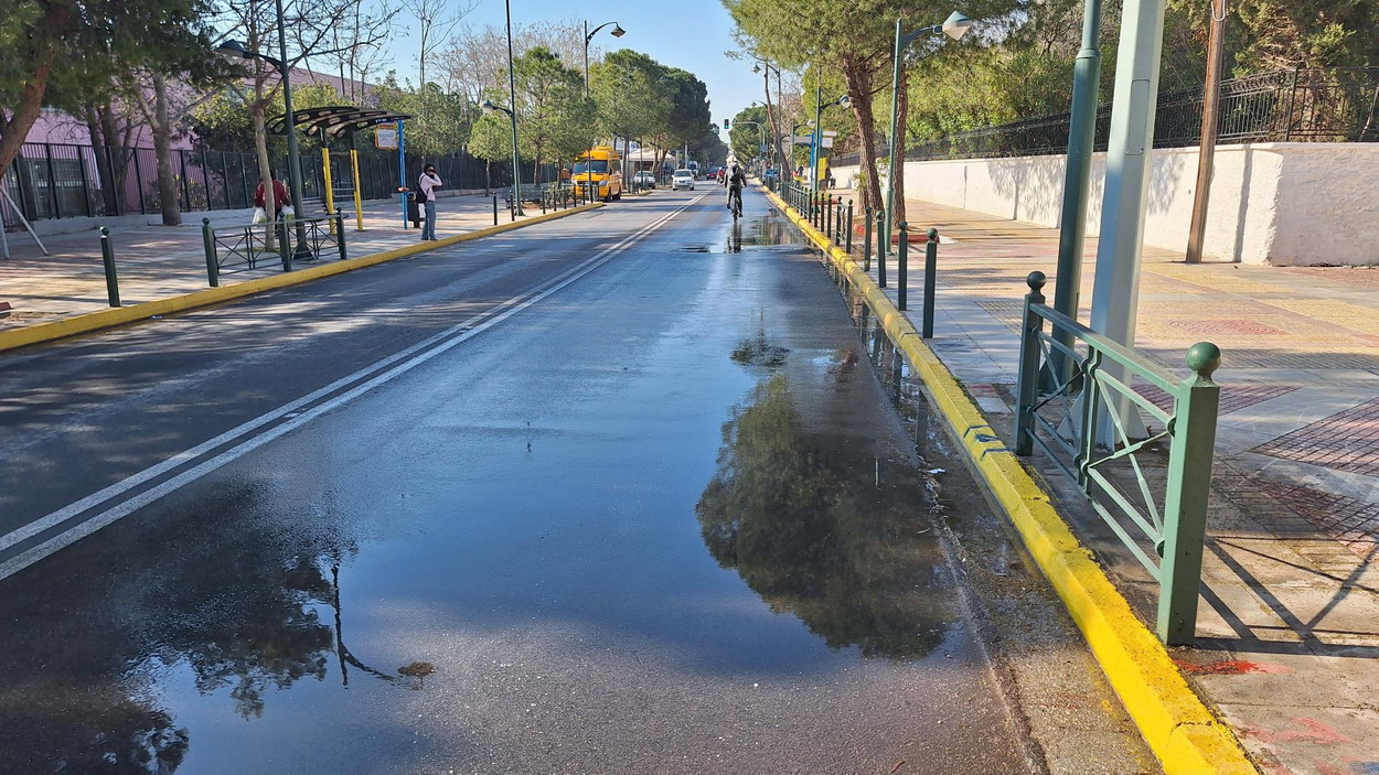 Μούσκεμα τα έκανε το αυτόματο πότισμα στην Ελ. Βενιζέλου…