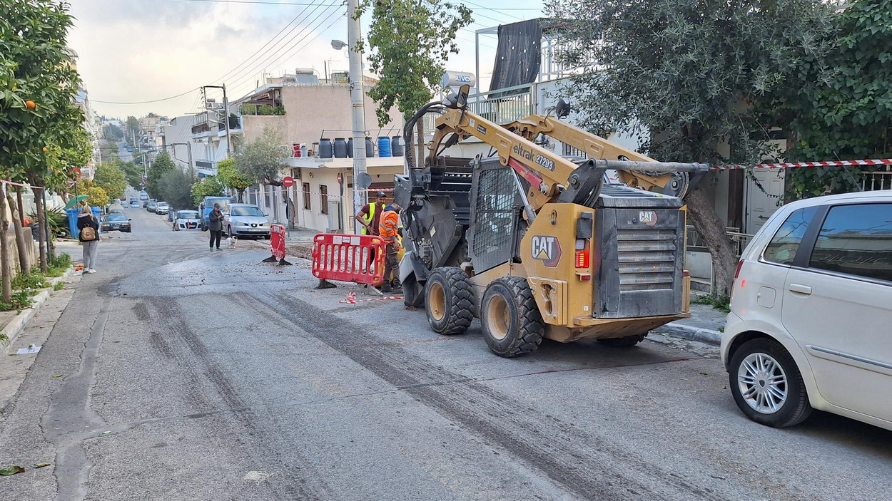 Ο Δήμος ανακάλεσε την άδεια για εργασίες των οπτικών ινών – Επεισοδιακή ήταν η χθεσινή ημέρα στην οδό Παλαιών Πολεμιστών με το συνεργείο που έκανε εργασίες