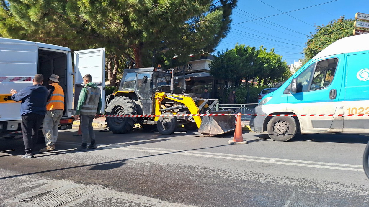 Εμφανίστηκε η ΕΥΔΑΠ μετά τρεις ημέρες διαρροής στον κόμβο