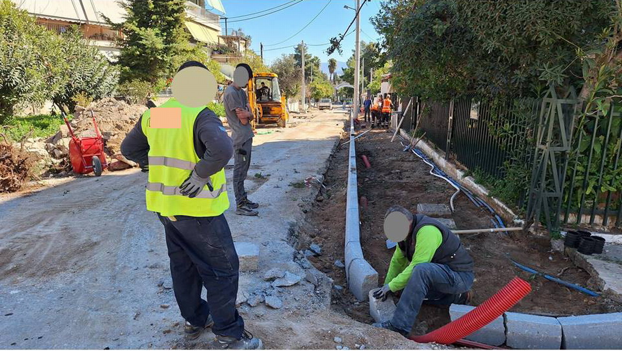 Ξεκίνησαν πάλι τα έργα στην οδό Κυκλάδων με την οριοθέτηση των πεζοδρομίων