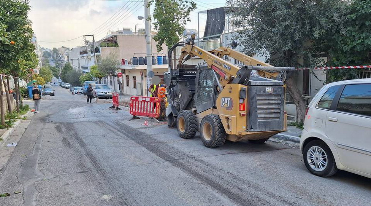 Ο Δήμος ανακάλεσε την άδεια για εργασίες των οπτικών ινών – Επεισοδιακή ήταν η χθεσινή ημέρα στην οδό Παλαιών Πολεμιστών με το συνεργείο που έκανε εργασίες