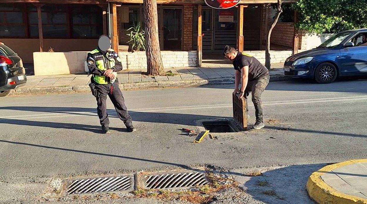 Επιχείρηση στήθηκε από το δήμο με τη συμβολή της ΕΛ.ΑΣ, για να σωθεί ένα γατάκι